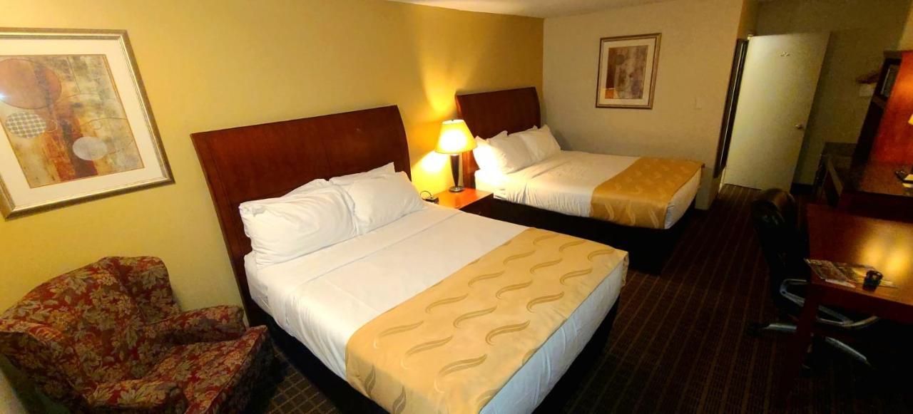 Quality Inn & Suites 1000 Islands Gananoque Exterior photo