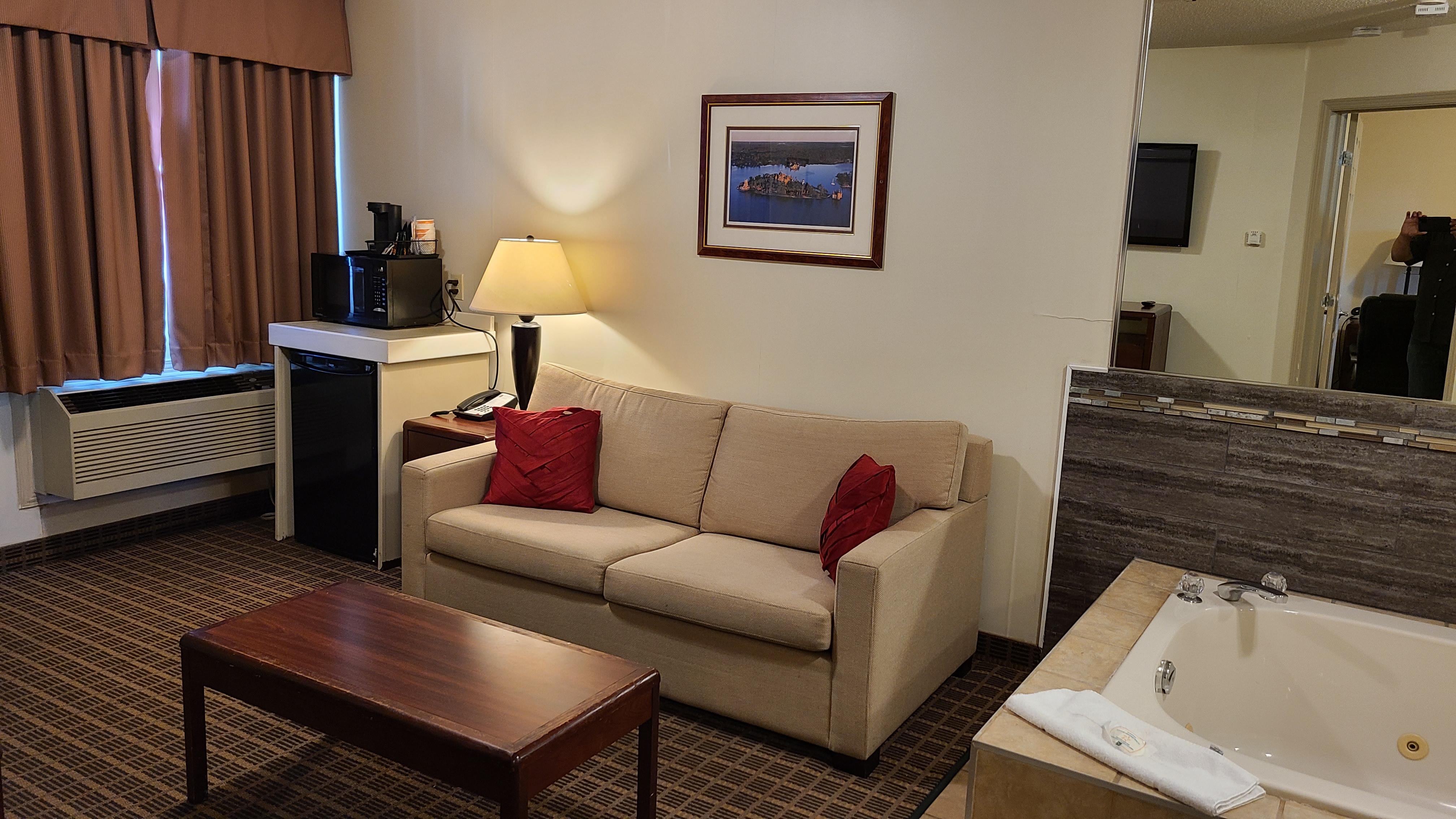 Quality Inn & Suites 1000 Islands Gananoque Exterior photo